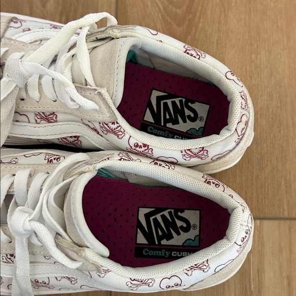 Worn once - VANS Old Skool Skull Sneakers - Picture 5 of 8